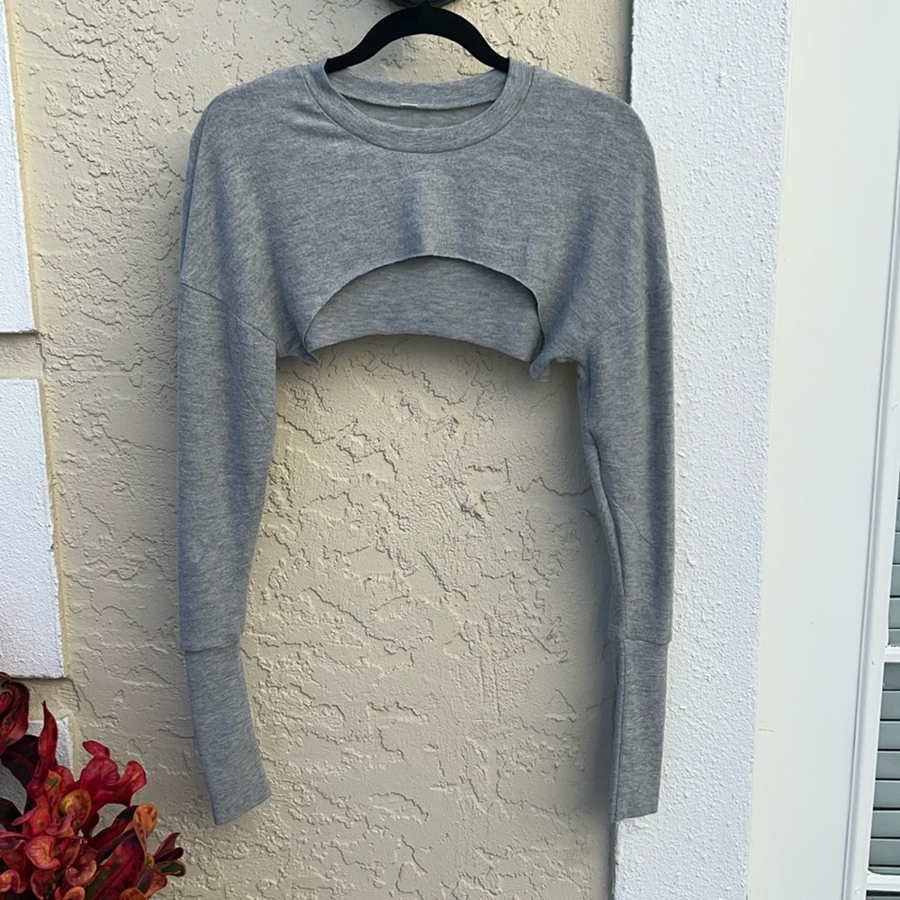 Alo Yoga “Extreme Long Sleeve Top” in Dove Grey Heather